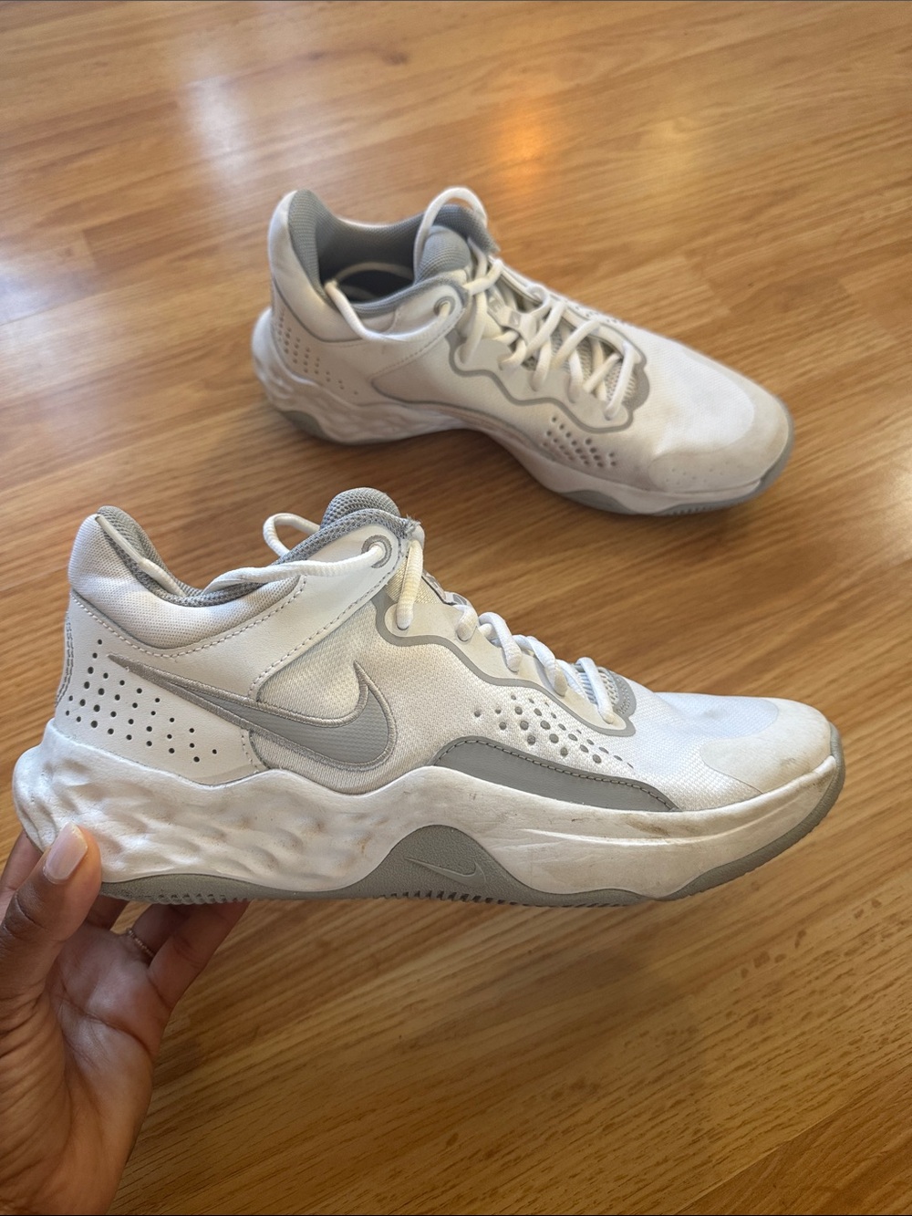 Nike White and Light Gray Low-Top Basketball Sneakers - M 9.5